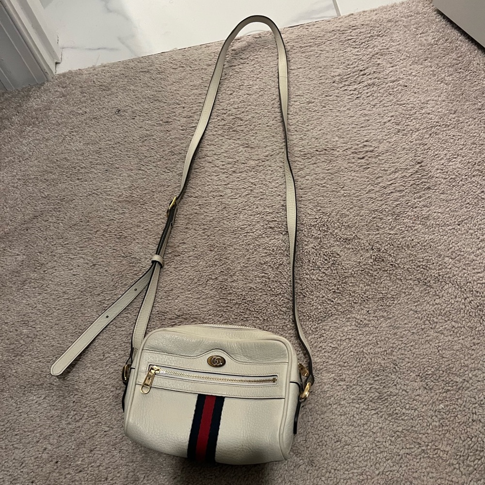 GUCCIS CROSSBODY LIKE NEW
